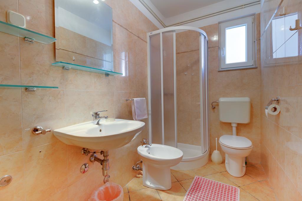 Apartmani Dorita Mali Lošinj Exteriör bild