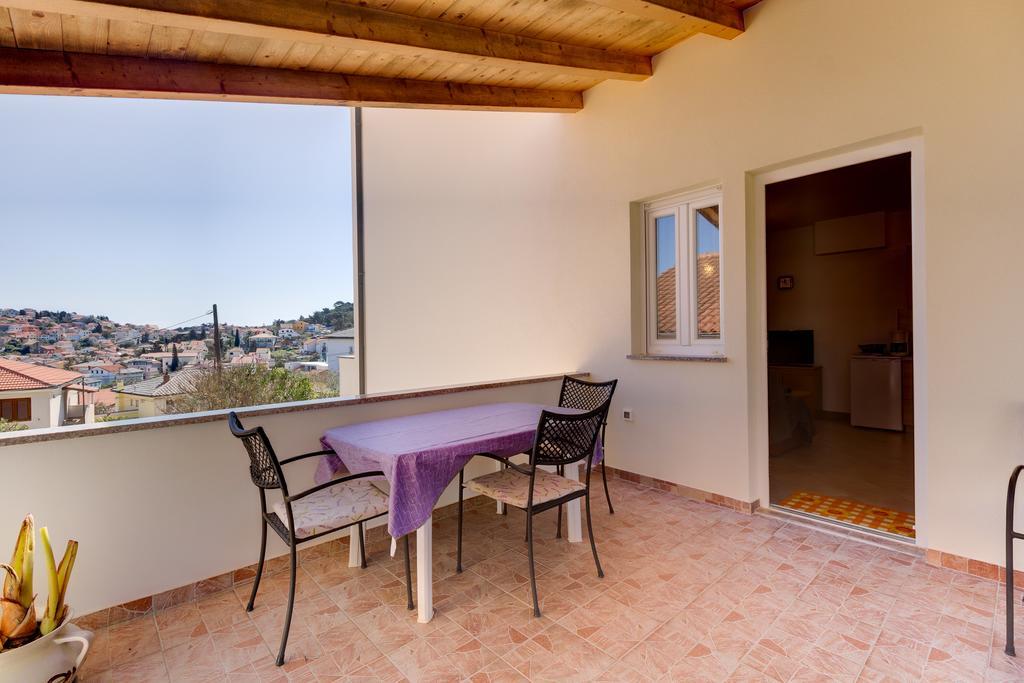 Apartmani Dorita Mali Lošinj Exteriör bild