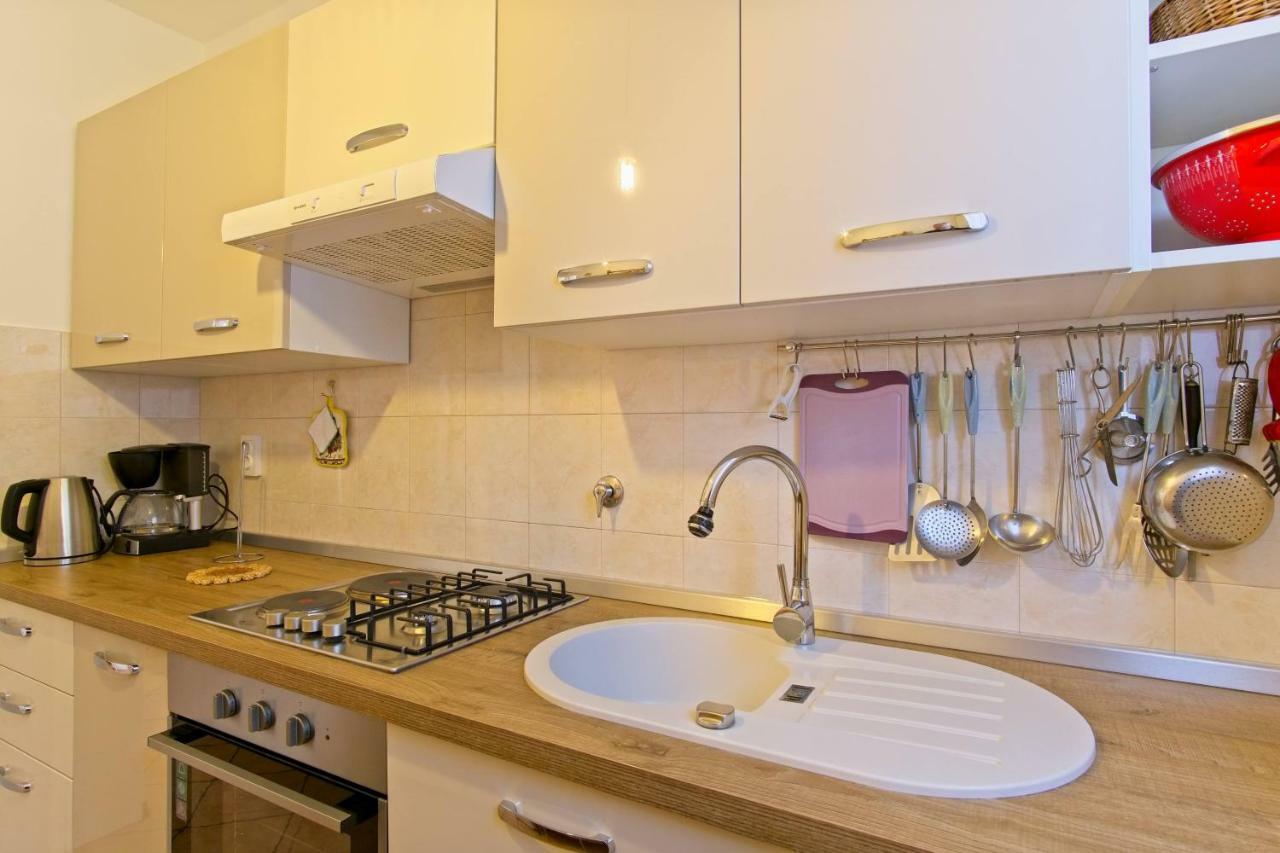 Apartmani Dorita Mali Lošinj Exteriör bild