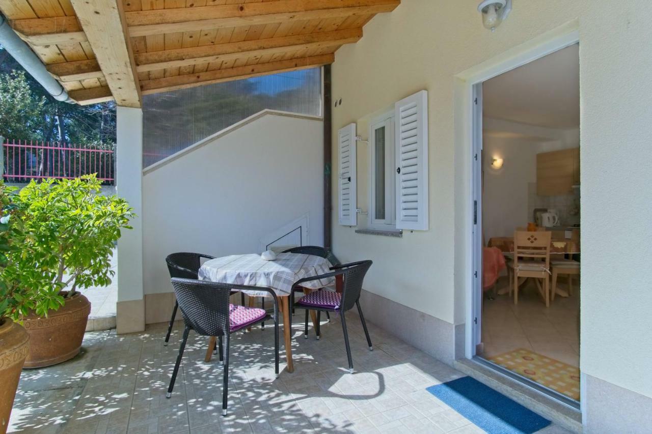 Apartmani Dorita Mali Lošinj Exteriör bild