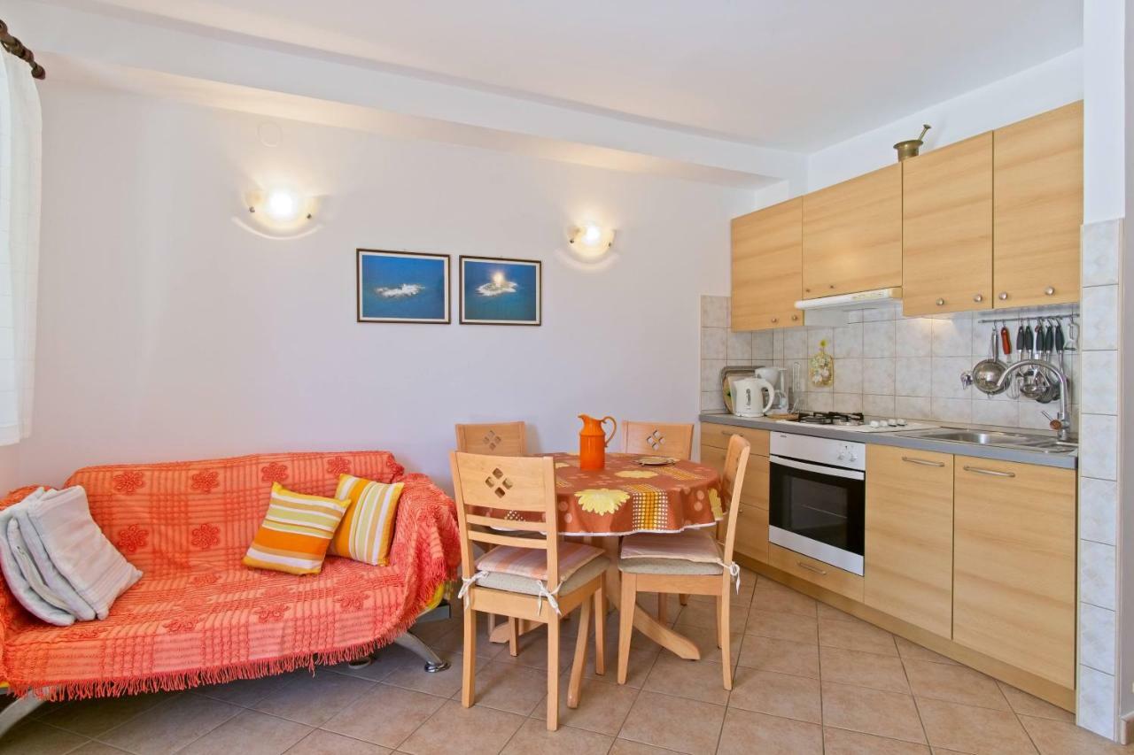 Apartmani Dorita Mali Lošinj Exteriör bild
