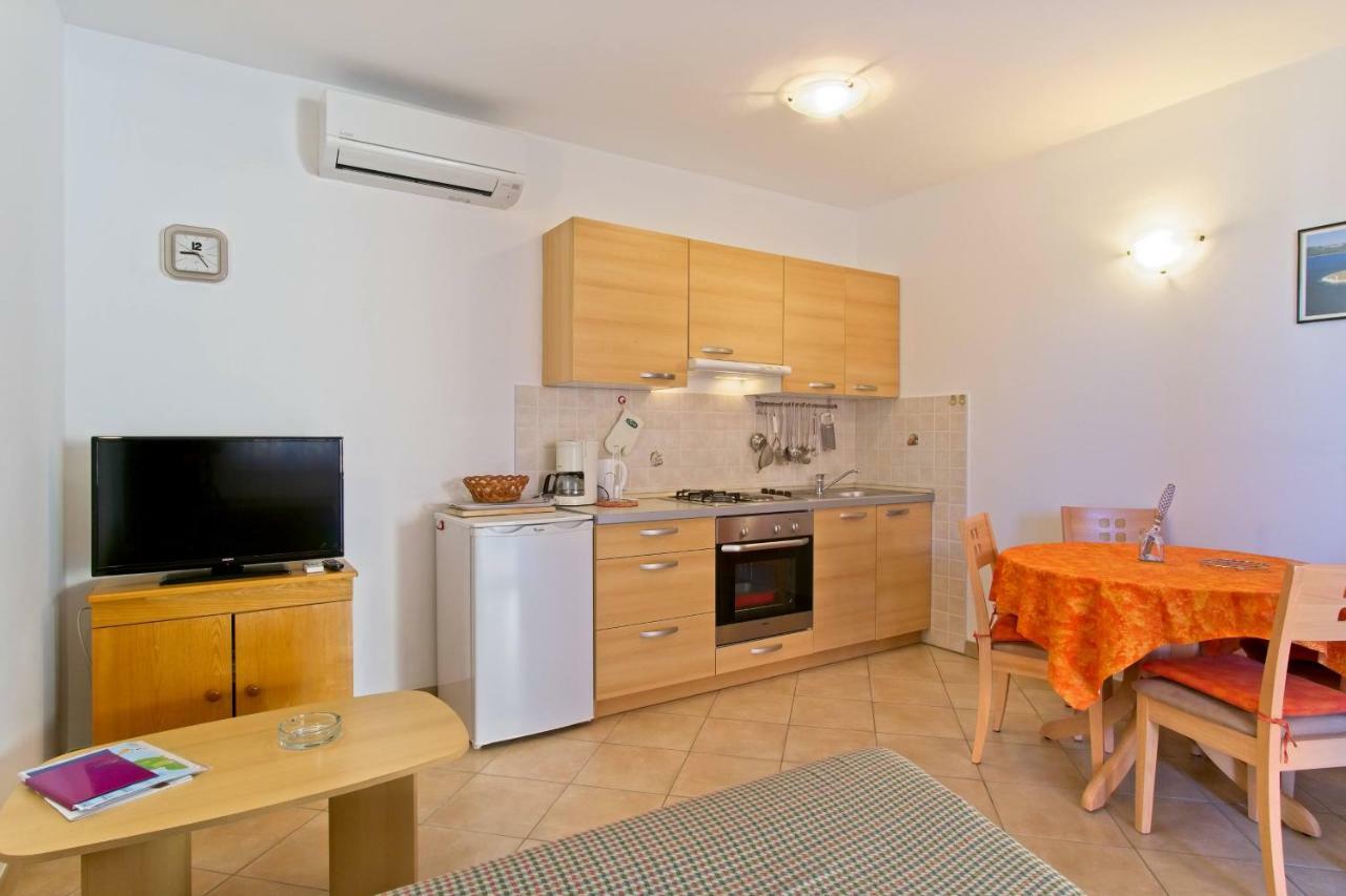 Apartmani Dorita Mali Lošinj Exteriör bild
