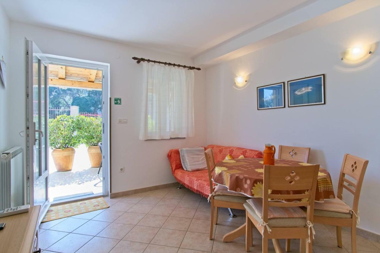 Apartmani Dorita Mali Lošinj Exteriör bild